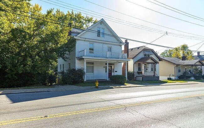 Foto del edificio - Updated and Spacious!