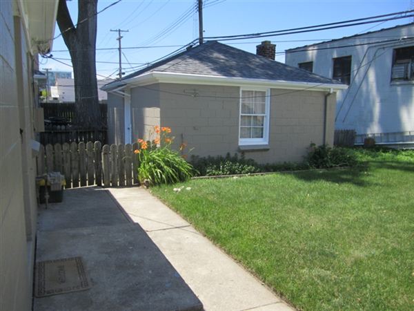 Foto del edificio - 323 E 5th St