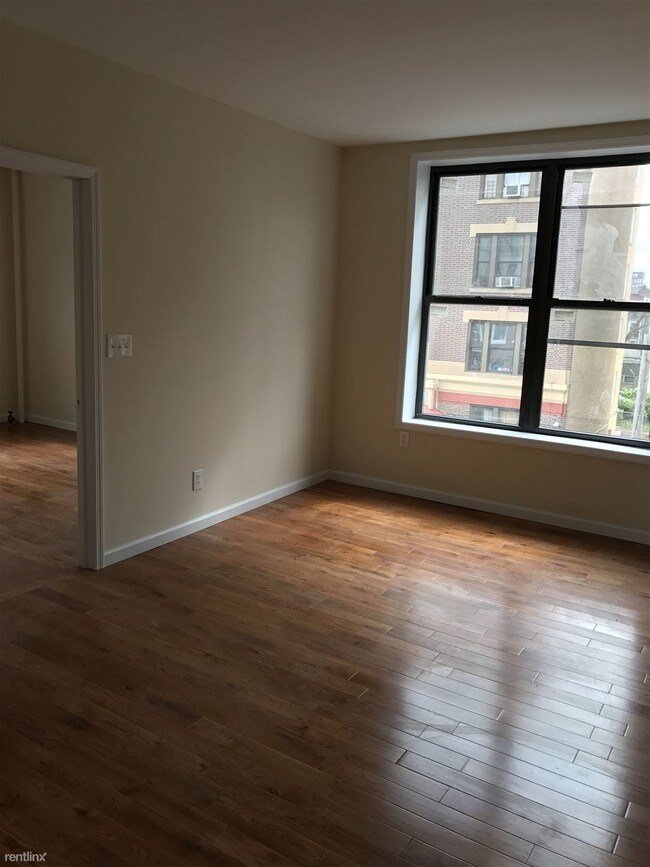Building Photo - 1368 Sheridan Ave