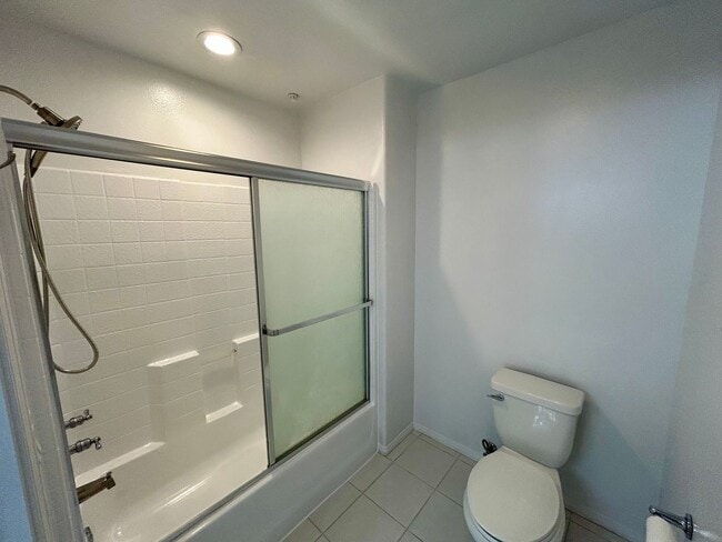 Building Photo - One Bedroom, One Bathroom Irvine Condominu...