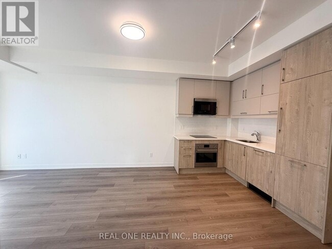 Building Photo - 38 Simcoe Promenade