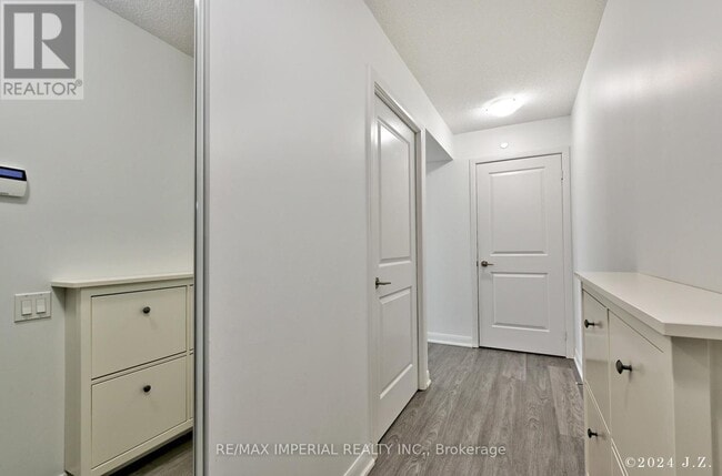 Photo du bâtiment - 5162-5162 Yonge St