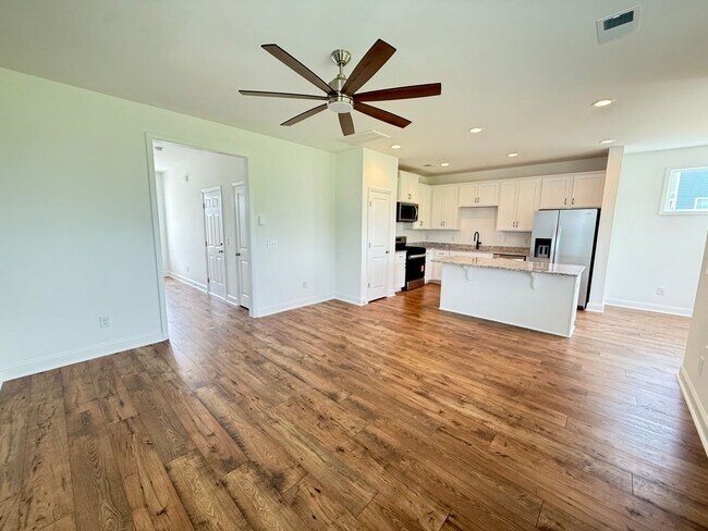 Foto del edificio - 3 Bedroom 2.5 Bath House in Hawthorne Land...