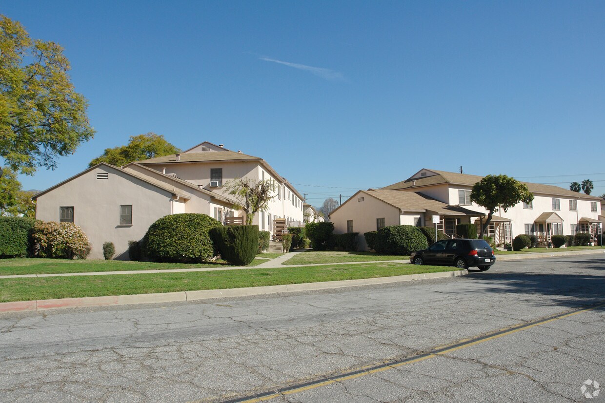 Foto del edificio - 115-130 N San Marino Ave