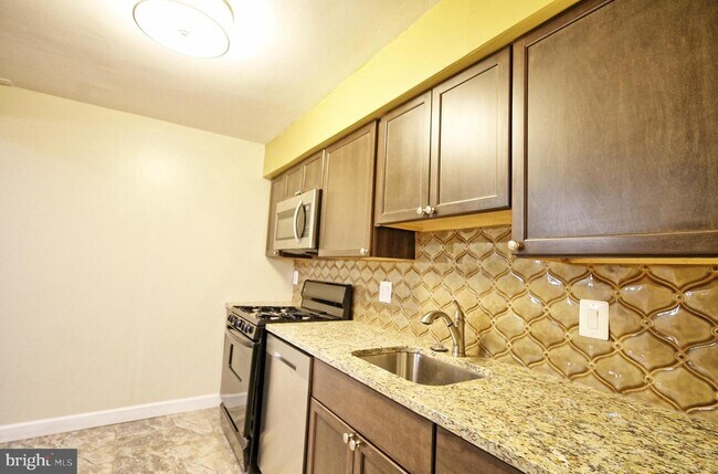 Building Photo - 9175 Hitching Post Ln