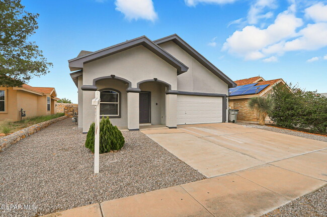 Building Photo - 12325 Tierra Bella Dr