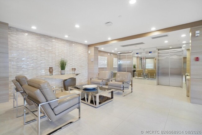 Building Photo - 2727 N Ocean Blvd