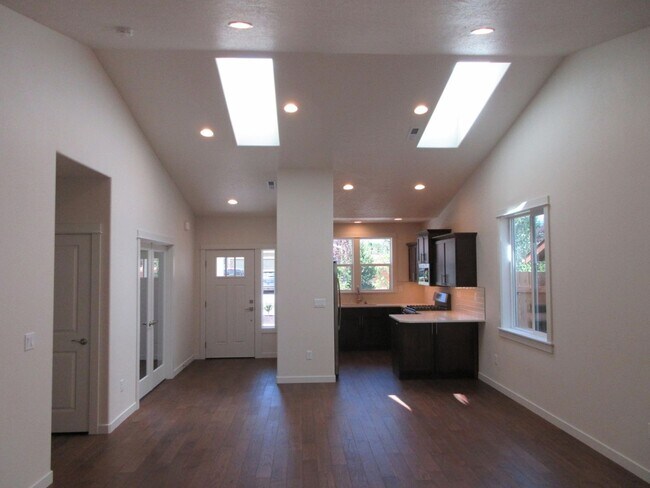 Foto del edificio - 2856 Huettl Ln
