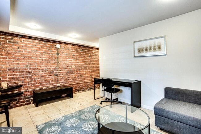 Building Photo - 1211 33rd St NW