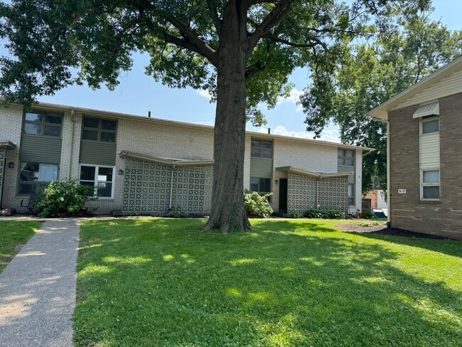 Building Photo - 61 Sutton Ct