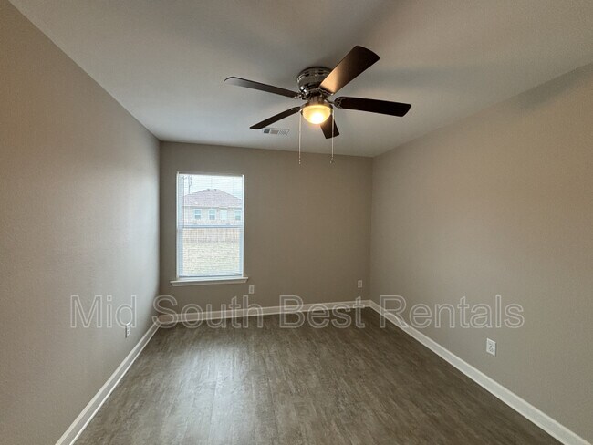 Building Photo - 109 Redbud Ct