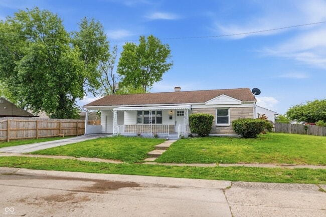Photo - 1441 W Lynn Dr House