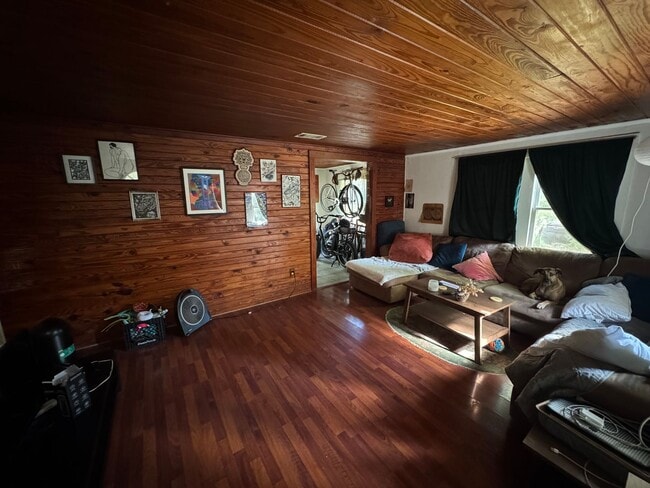 Building Photo - 3/1 Near Historic District!!