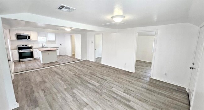 Building Photo - 645 NE 35th St