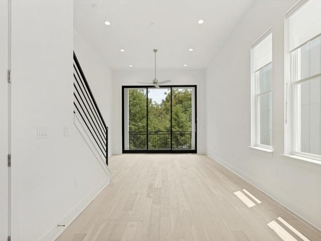 Building Photo - 2505 Bluebonnet Ln