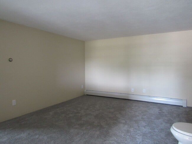Building Photo - Plaistow Remodeled 2 Bedroom Condominium! ...