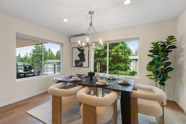 Building Photo - Comfort Meets Convenience in This Bellevue Condo