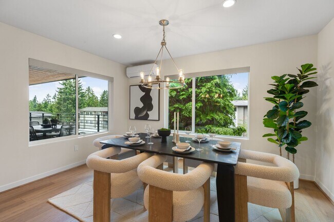 Foto del edificio - Comfort Meets Convenience in This Bellevue Condo