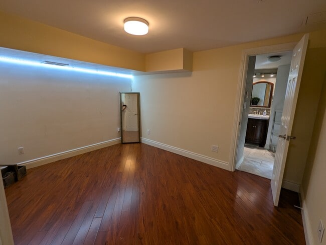 Building Photo - 205 Indian Grv