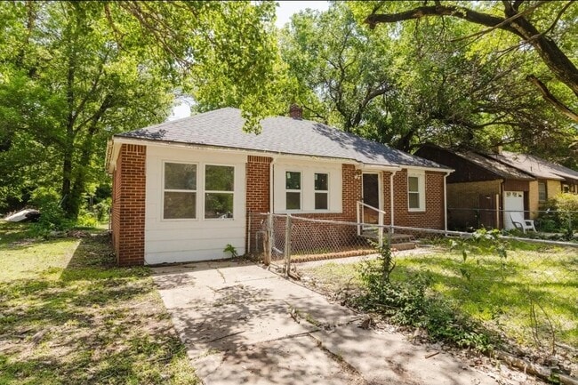 Building Photo - 1018 N Volutsia Ave