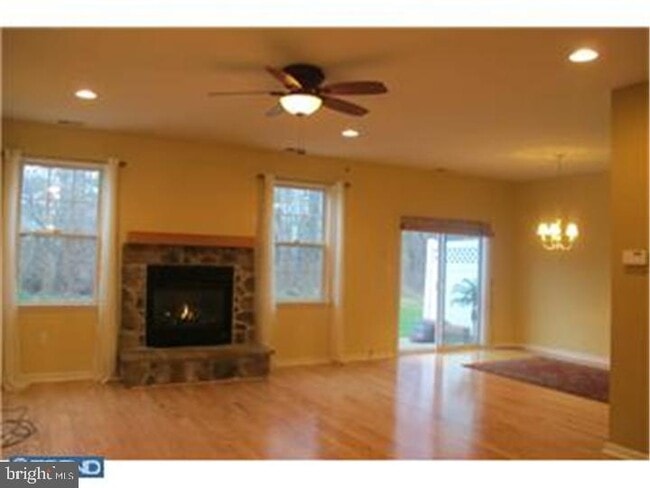 Building Photo - 203 Brinley Dr