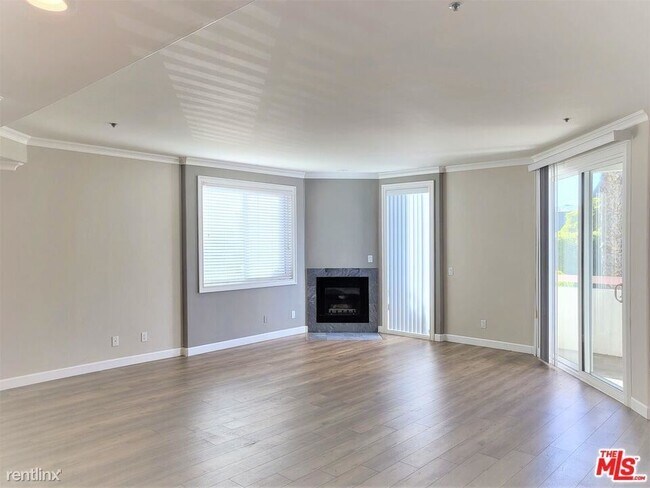 Building Photo - 2 br, 2 bath Condo - 332 S Kingsley Dr Apt...