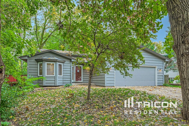 Building Photo - 54 Rosewood Dr