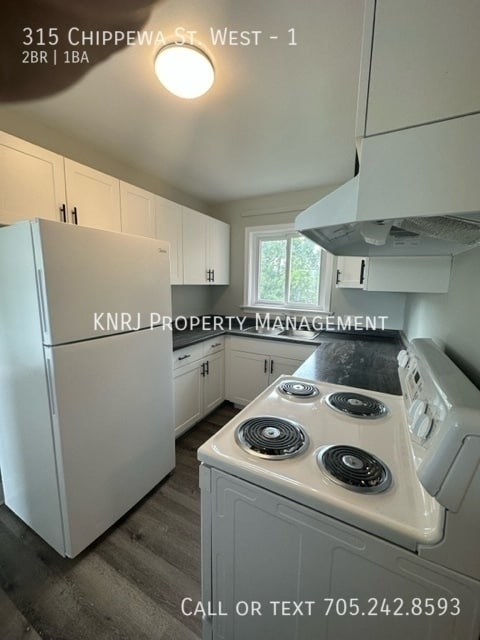 Building Photo - Spacious Two Bedroom Apartment