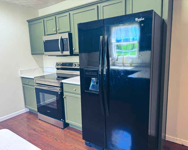 Building Photo - 330 Lisa Bella Ln