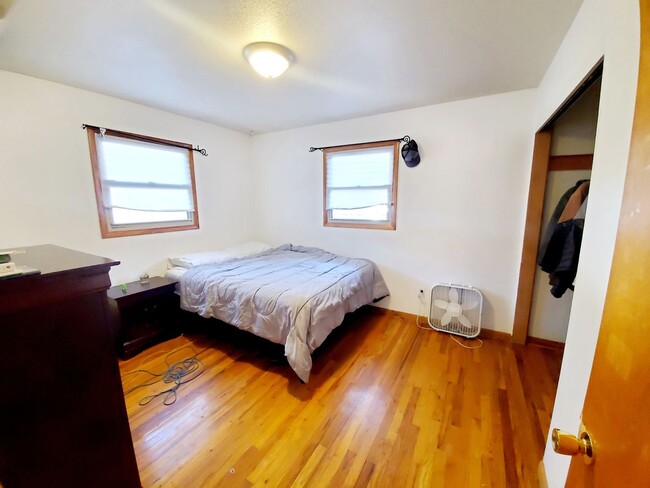 Building Photo - 910 Bungalow Ct