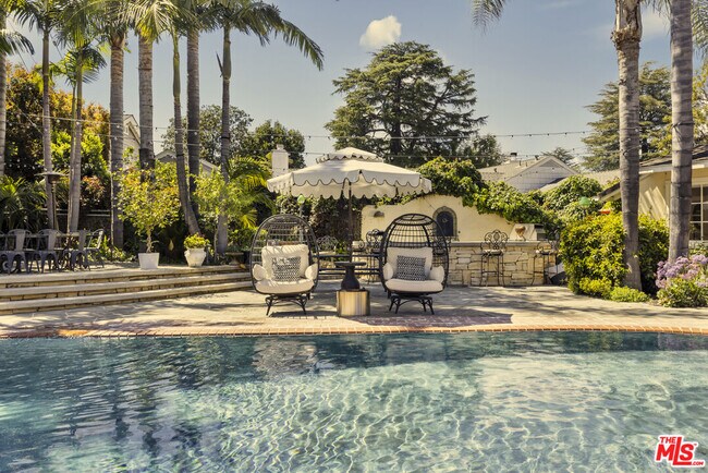 Foto del edificio - 13166 Valley Vista Blvd