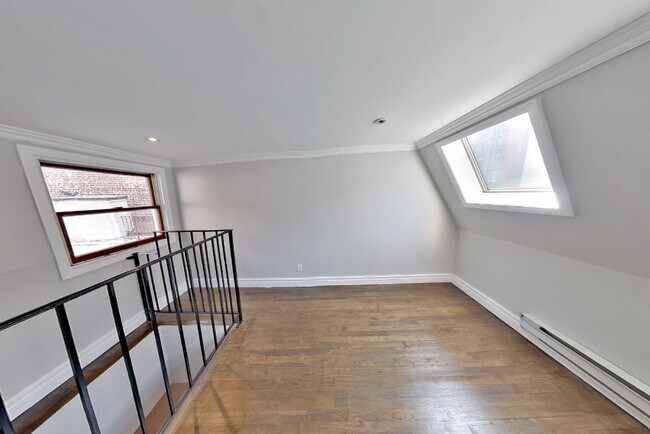 Foto del edificio - 221 E 23rd St