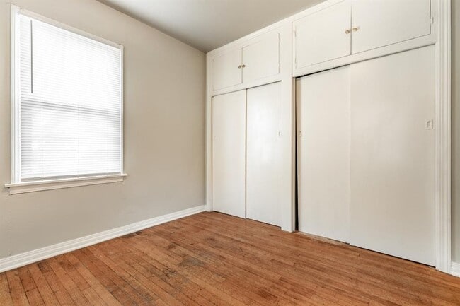 Building Photo - 1216 E Campbell St