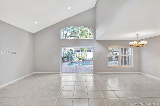 Building Photo - 5346 SW 38th Ave