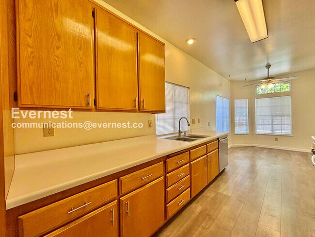 Foto del edificio - 27305 Uppercrest Ct