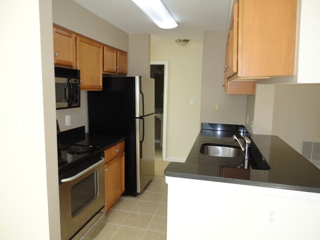 Kitchen - 11710 Olde English Dr