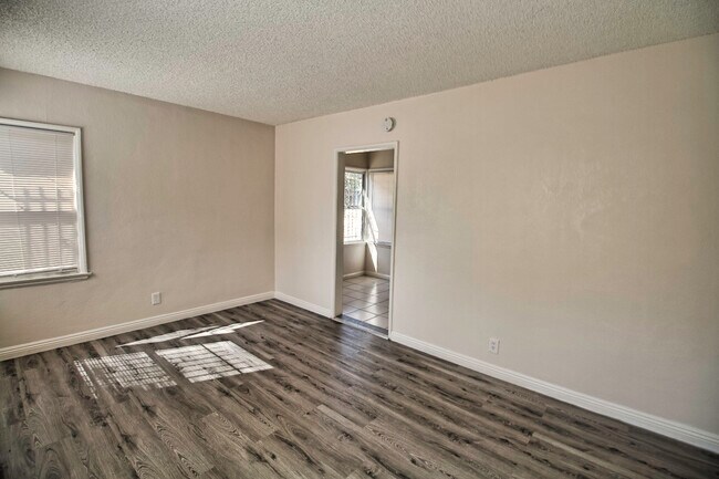 Building Photo - 8933 Tope Ave