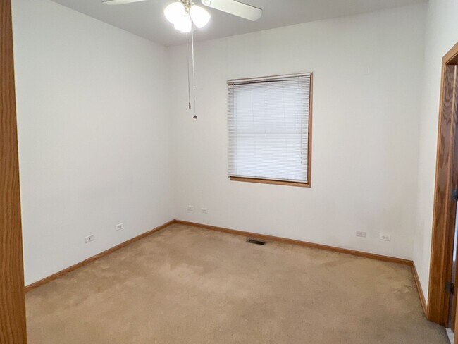 Foto del edificio - 2551 N Southport Ave