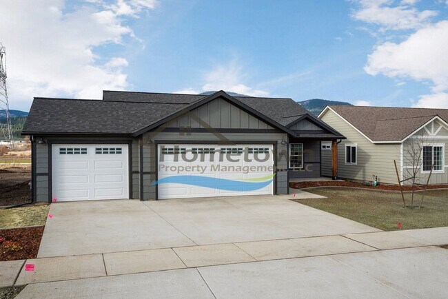 Foto del edificio - 3-Bedroom, 2-Bathroom Home with 3-Car Gara...