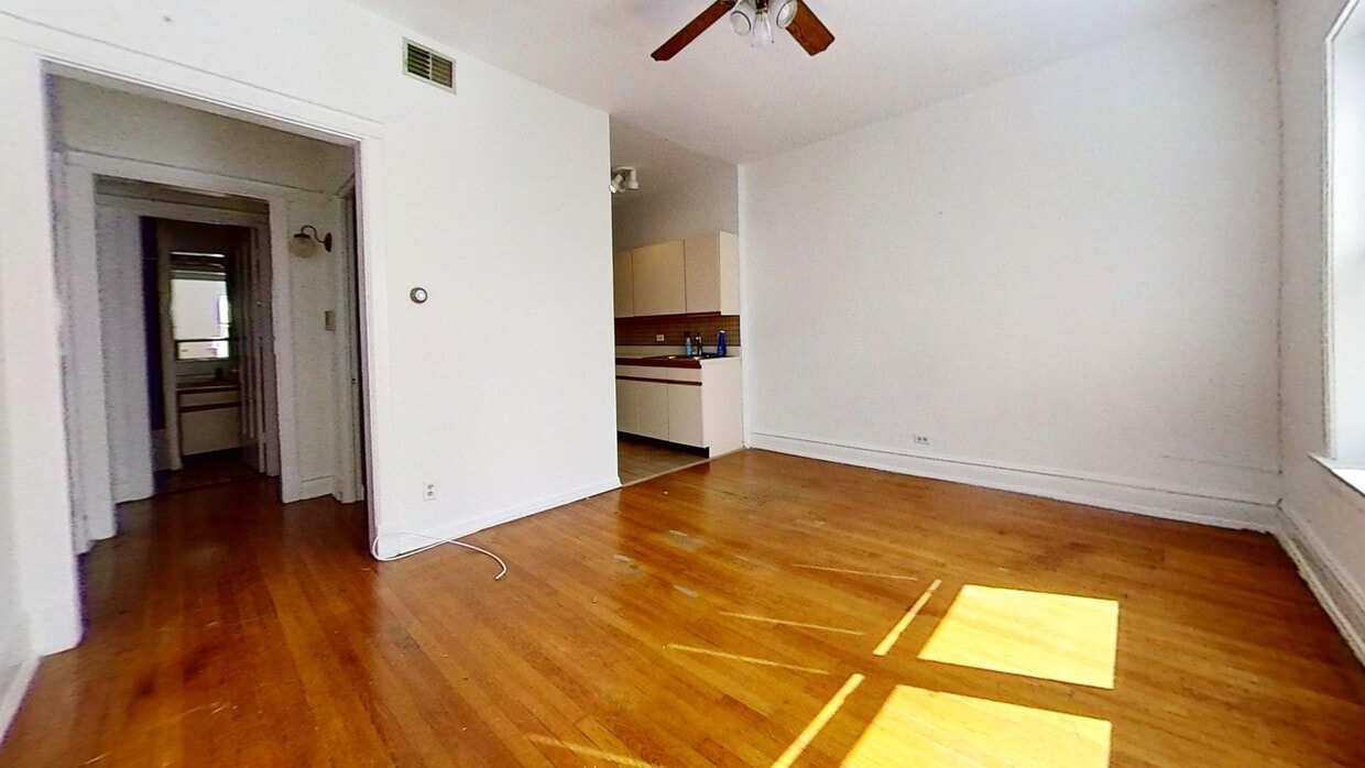 Primary Photo - Top Floor Sheridan Park Studio