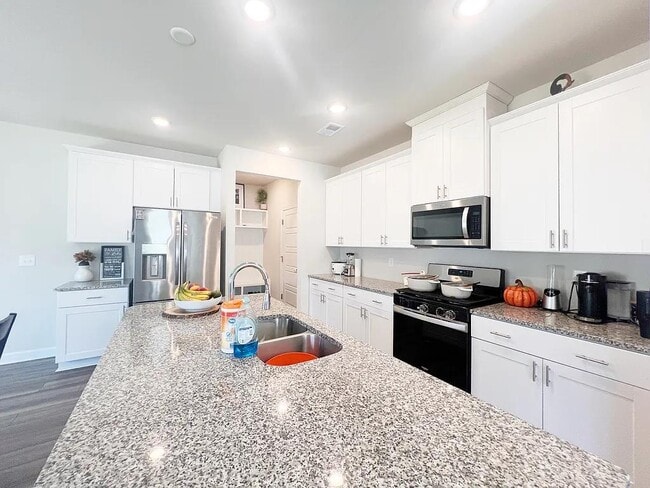 Building Photo - 801 Elgon Walk Dr