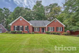 Building Photo - 229 Ivy Creek Dr