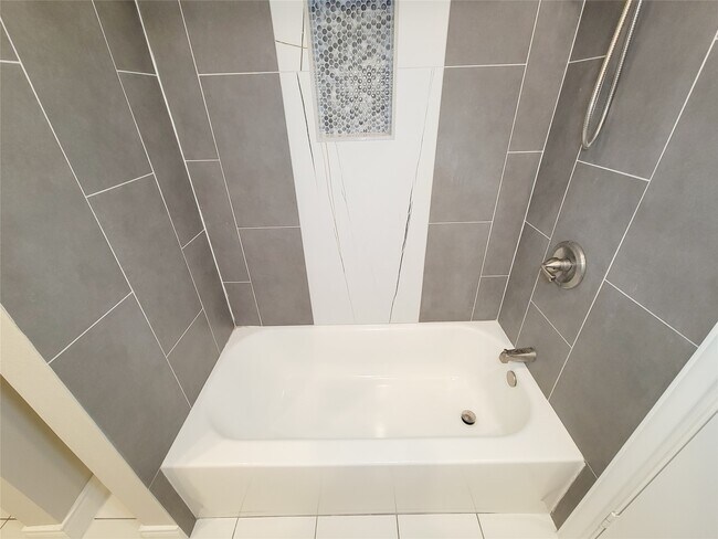 Foto del edificio - 216 W Live Oak St