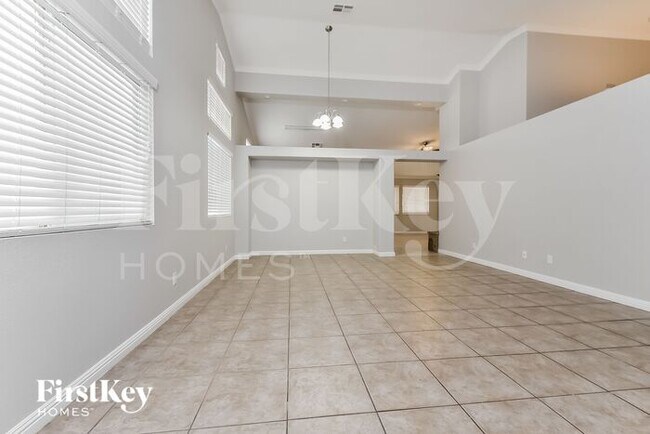Foto del edificio - 207 E Tamarack Dr