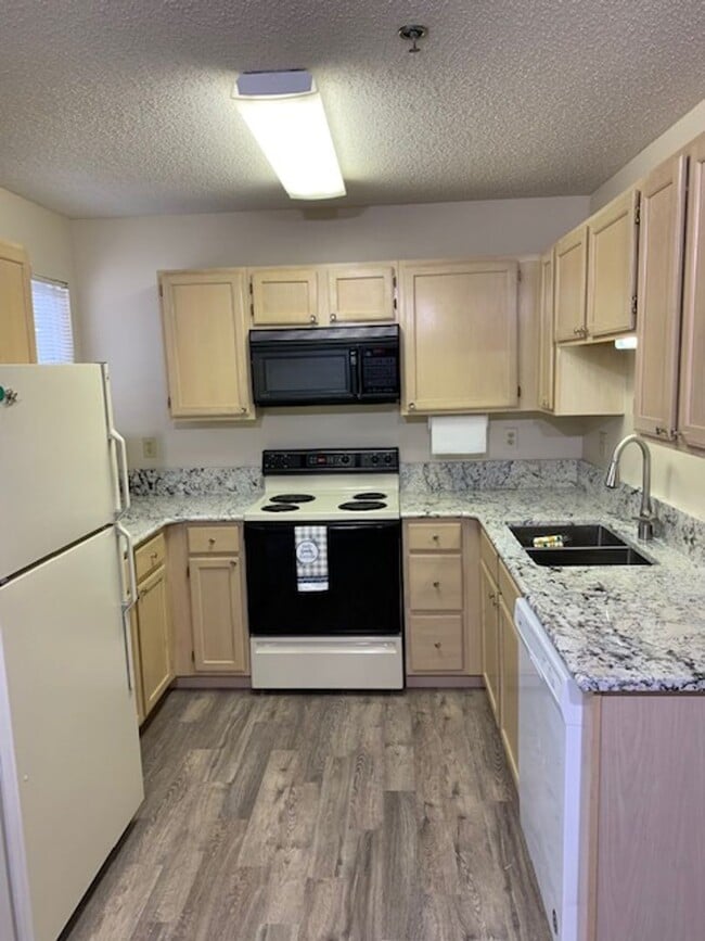 Foto del edificio - Newly Renovated Nice Garden Level 2 bedroo...