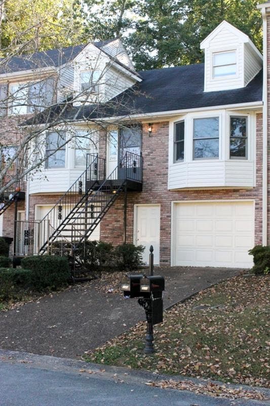 Primary Photo - 246 Woodcastle Dr