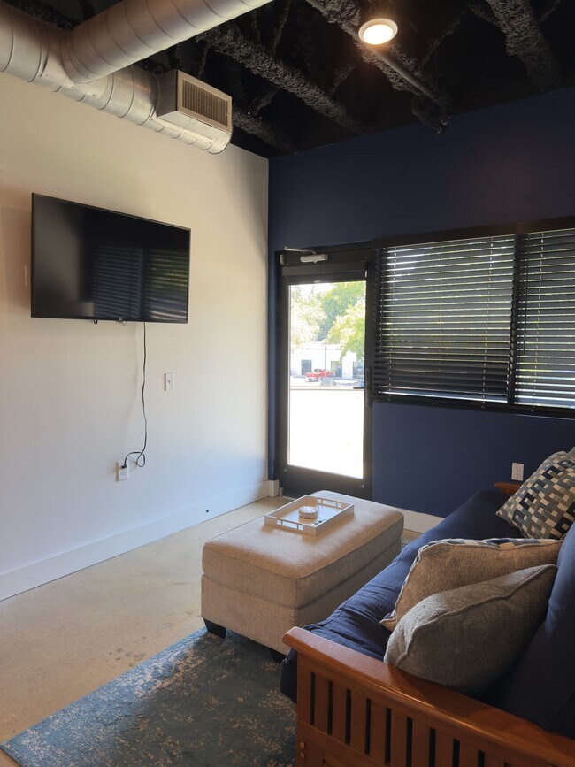 Foto del edificio - 293 Plus Park Blvd