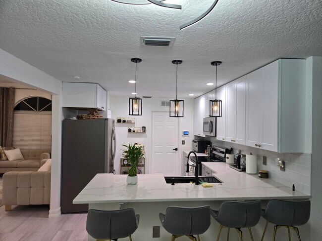 Foto del edificio - 1342 Heritage Acres Blvd