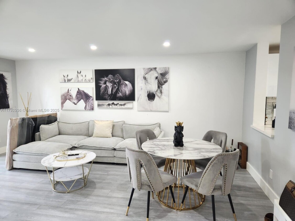 Foto principal - 17000 NW 67th Ave