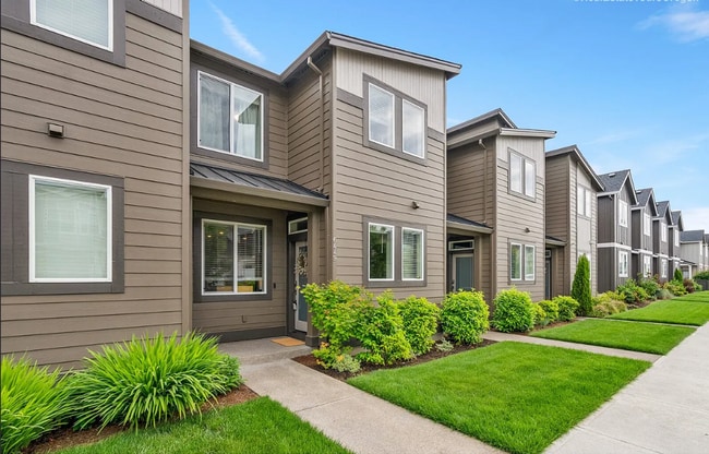 Building Photo - 6449 SE Genrosa St